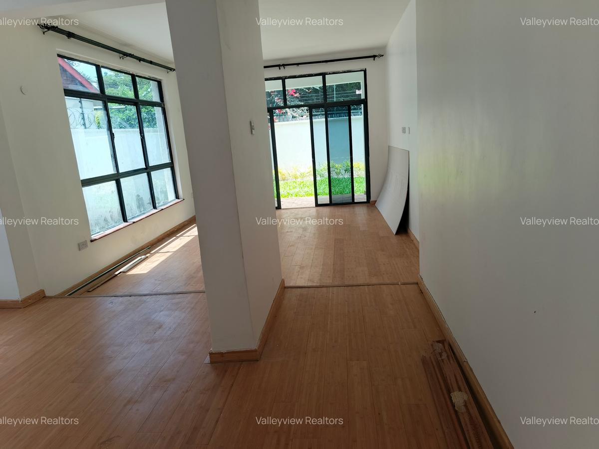 4 Bed Townhouse with En Suite at Lavington - 14