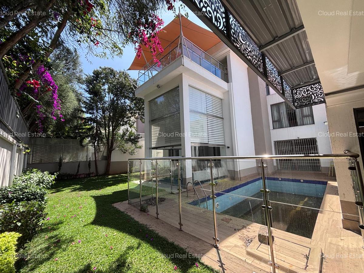 5 Bed House with En Suite in Lavington - 2