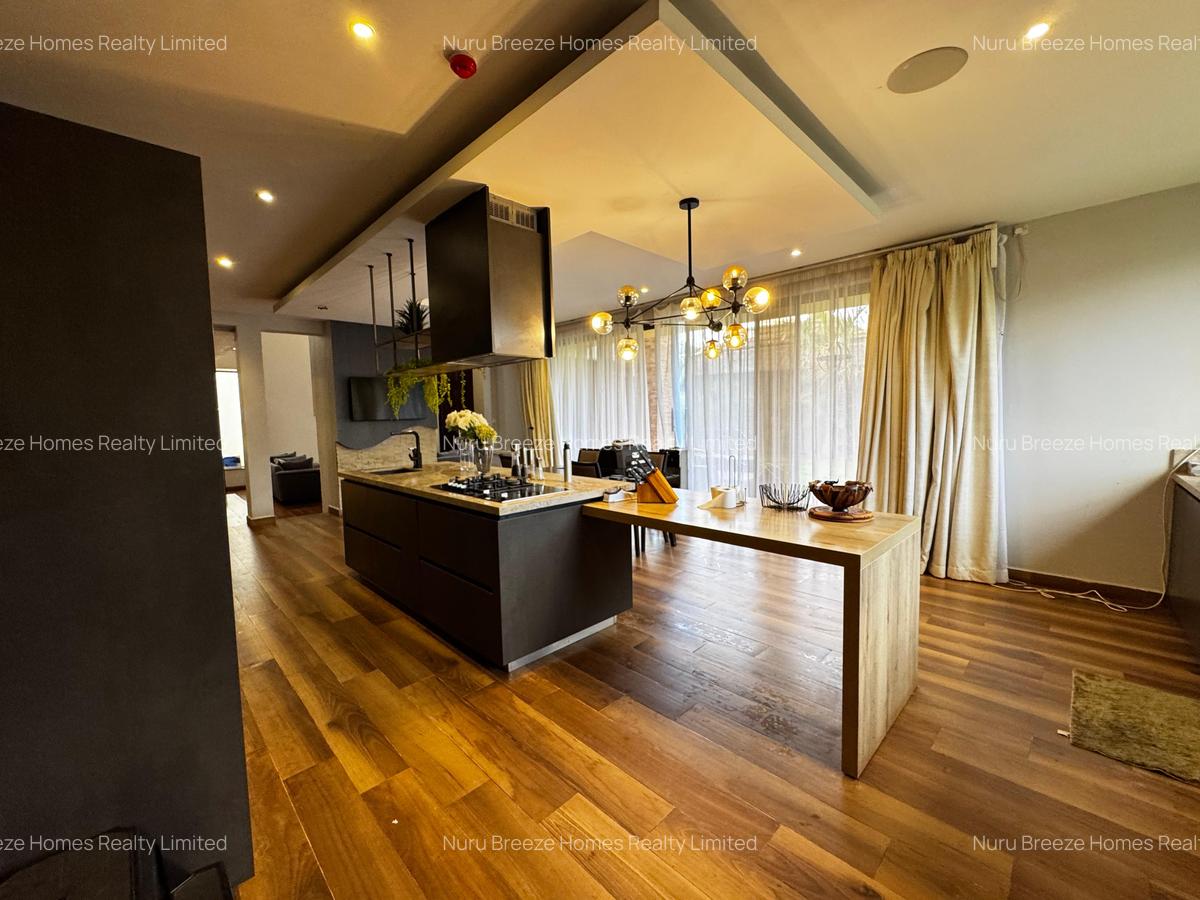 5 Bed House with En Suite in Runda - 16