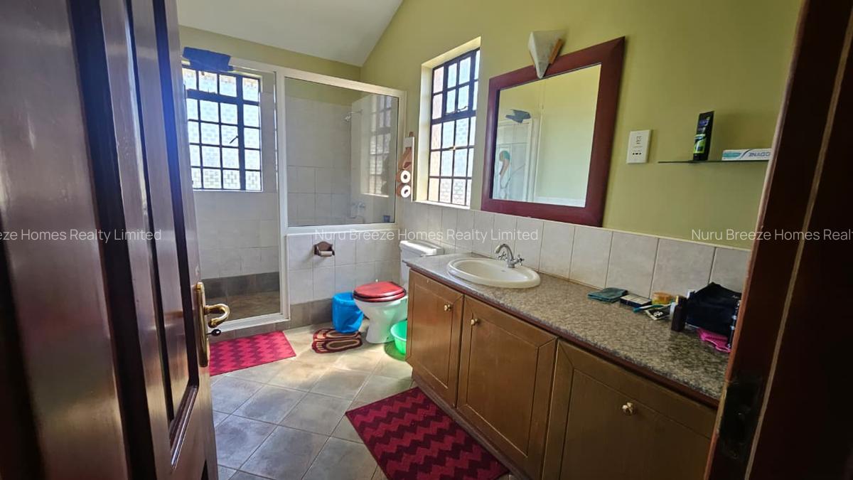 5 Bed House with En Suite in Runda - 17