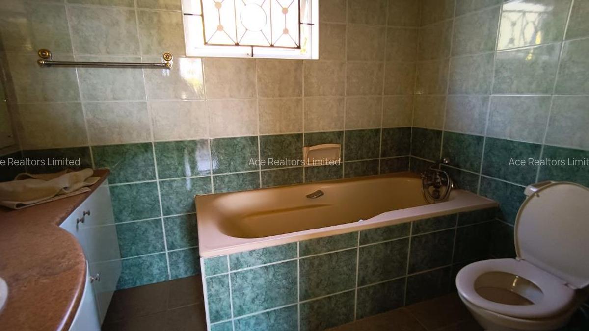 4 Bed Apartment with En Suite at Riverside Drive - 13