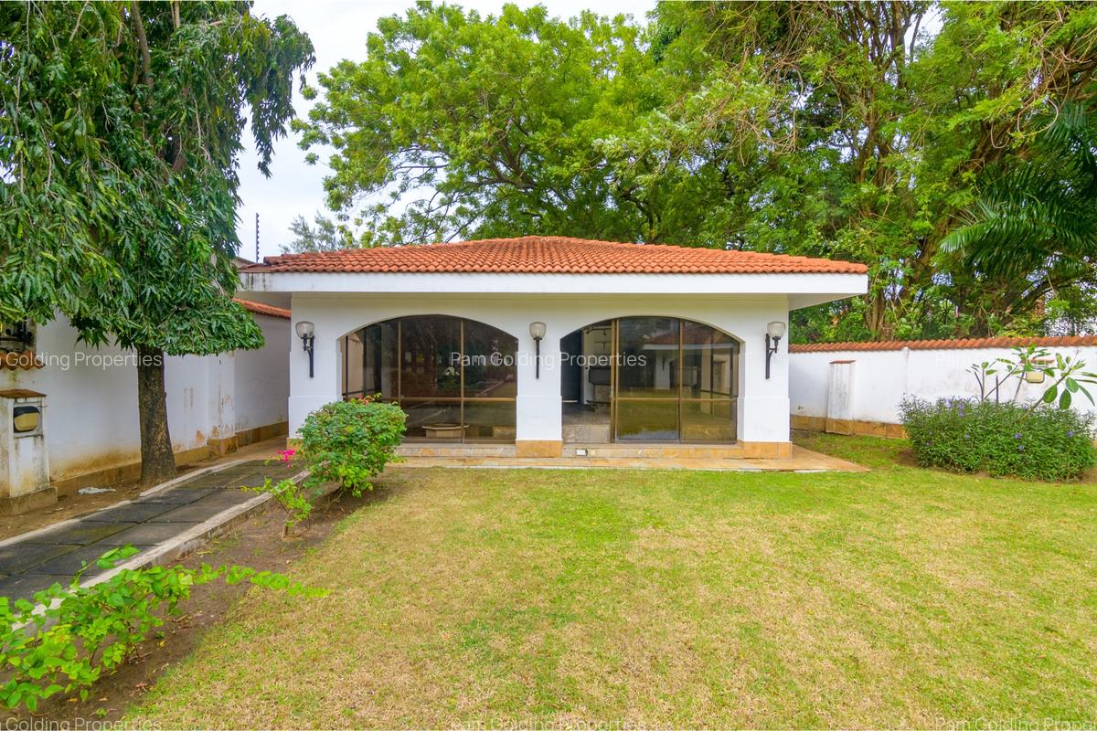 5 Bed House with En Suite in Nyali Area - 18