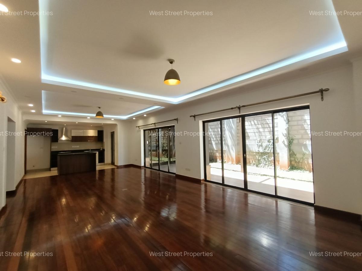 5 Bed Villa with En Suite at Lavington - 1