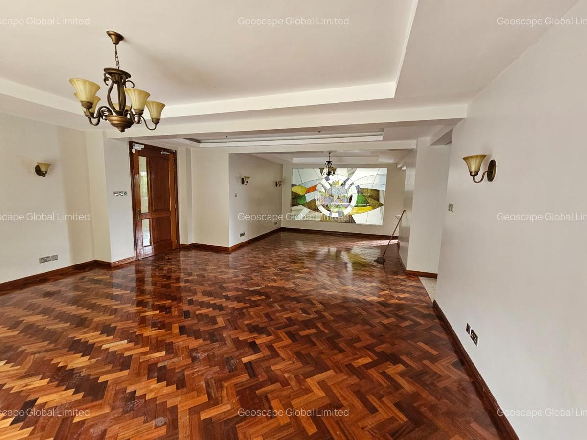 4 Bed Apartment with En Suite in Riverside - 8