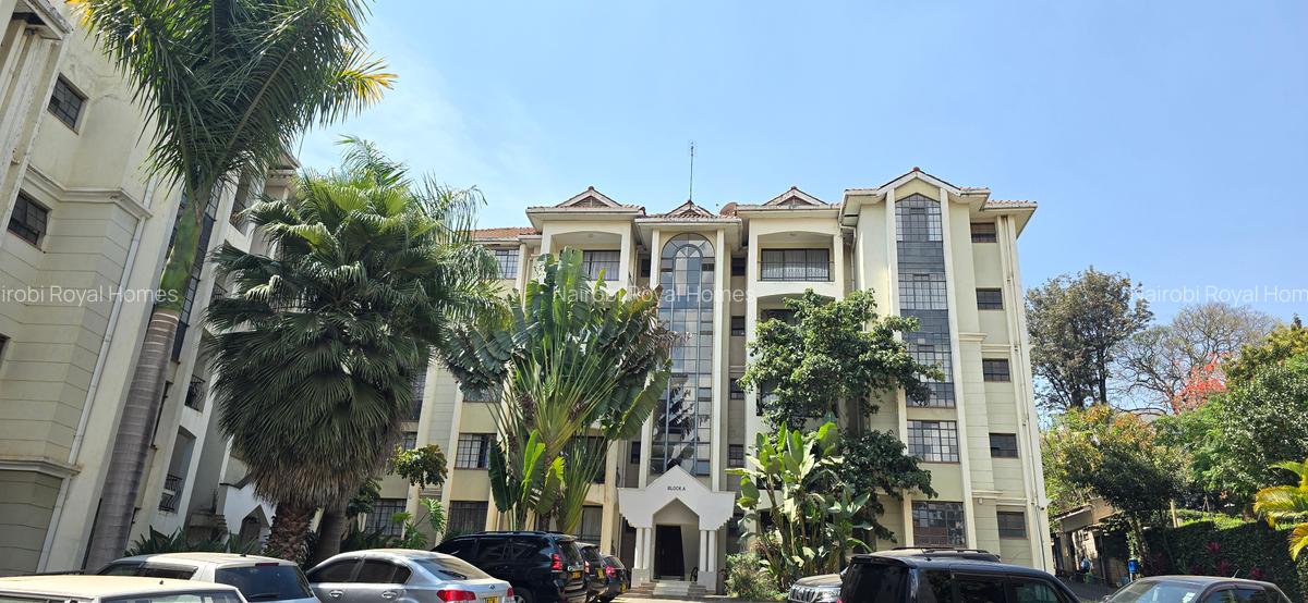 3 Bed Apartment with En Suite at Lavington - 4