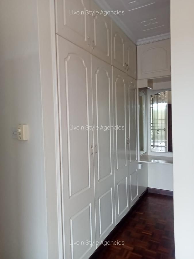 4 Bed House with En Suite in Runda - 14