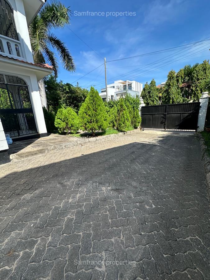 4 Bed Townhouse with En Suite at Links Road - 8