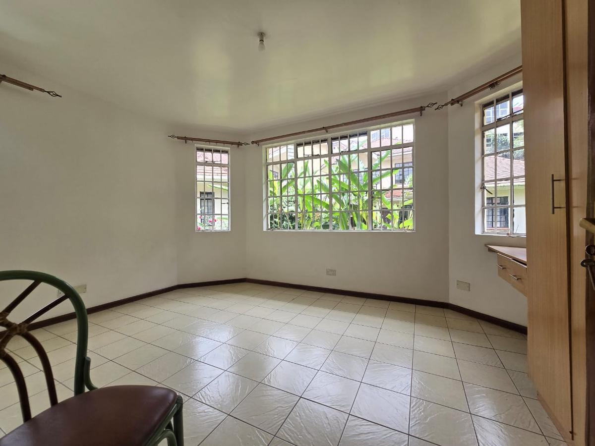 4 Bed House with En Suite in Spring Valley - 6
