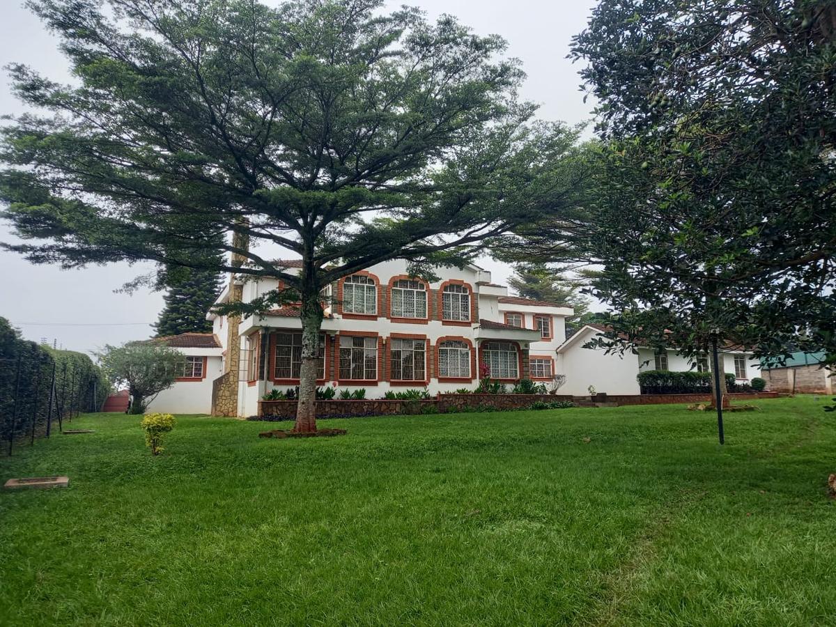 6 Bed House with En Suite in Runda - 3