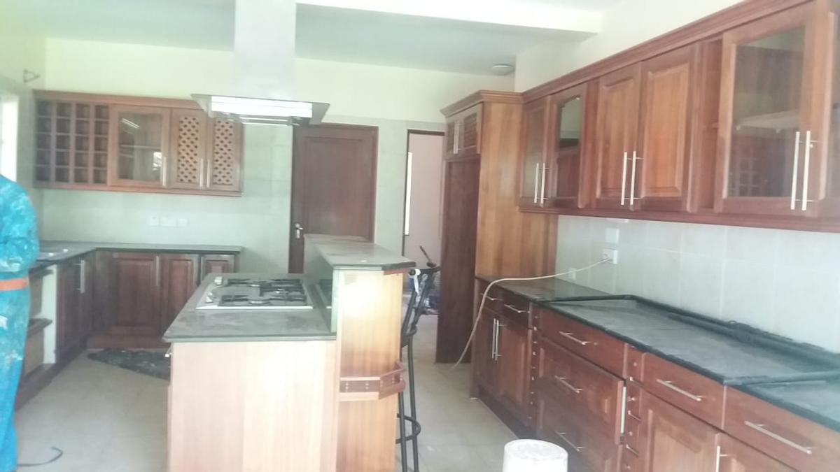 5 Bed Townhouse with En Suite in Rosslyn - 6