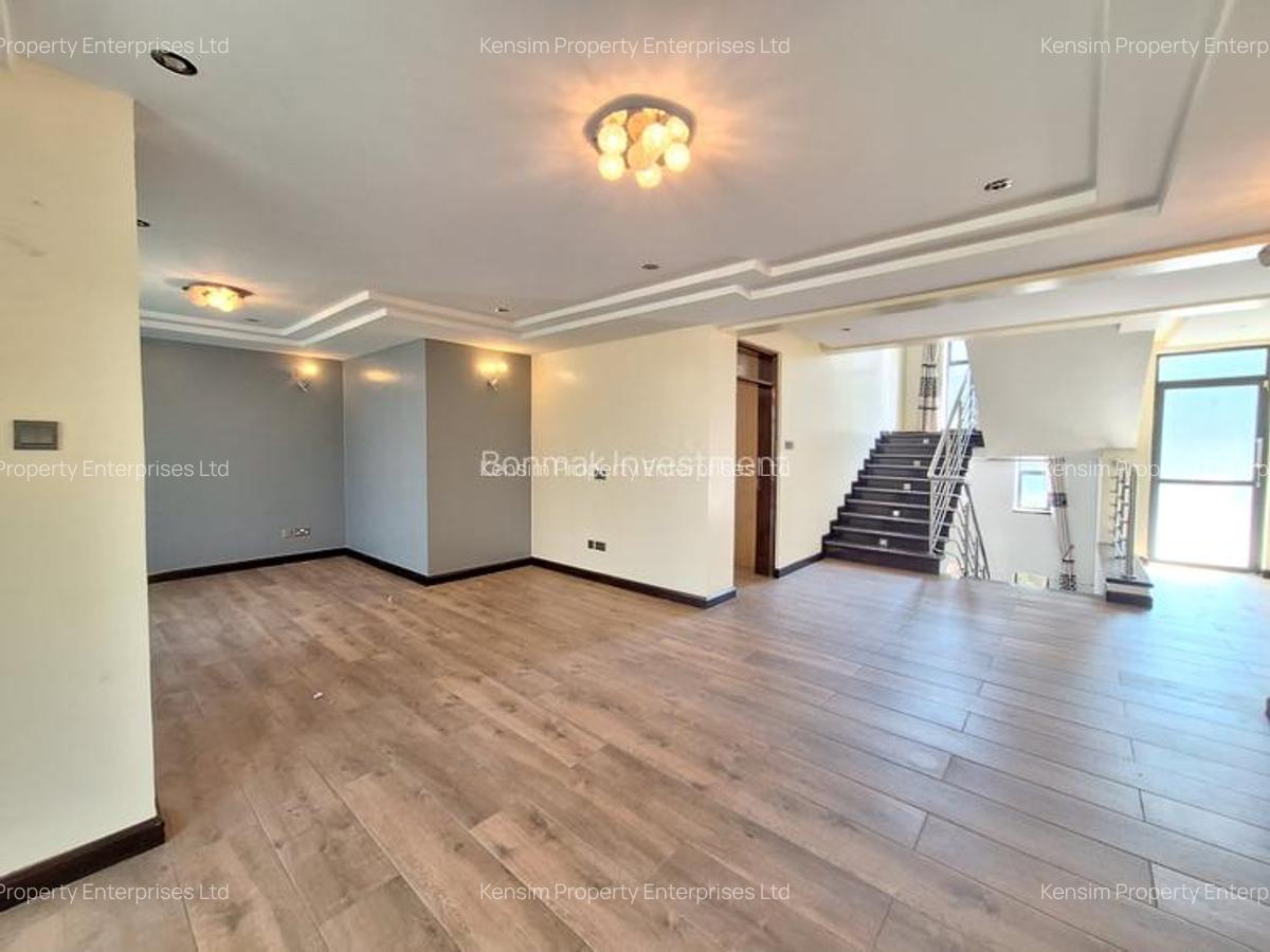 5 Bed Townhouse with En Suite in Lavington - 19