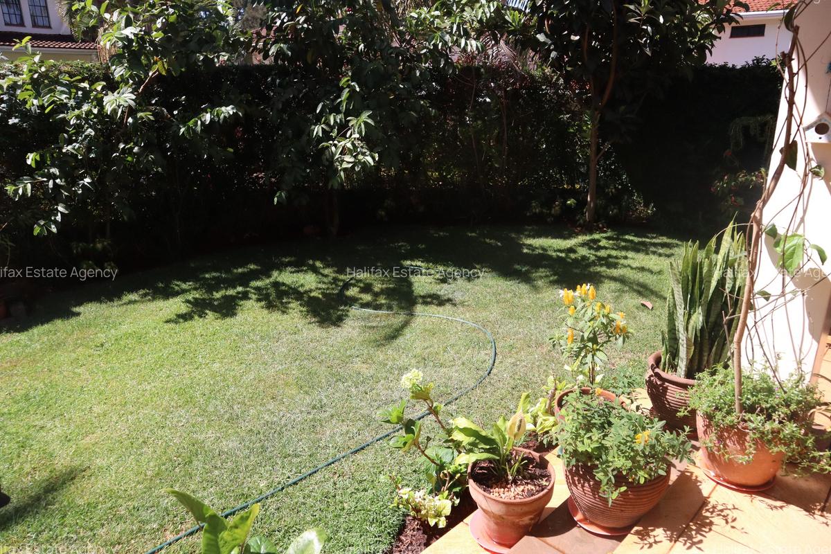 5 Bed Villa with En Suite in Brookside - 2