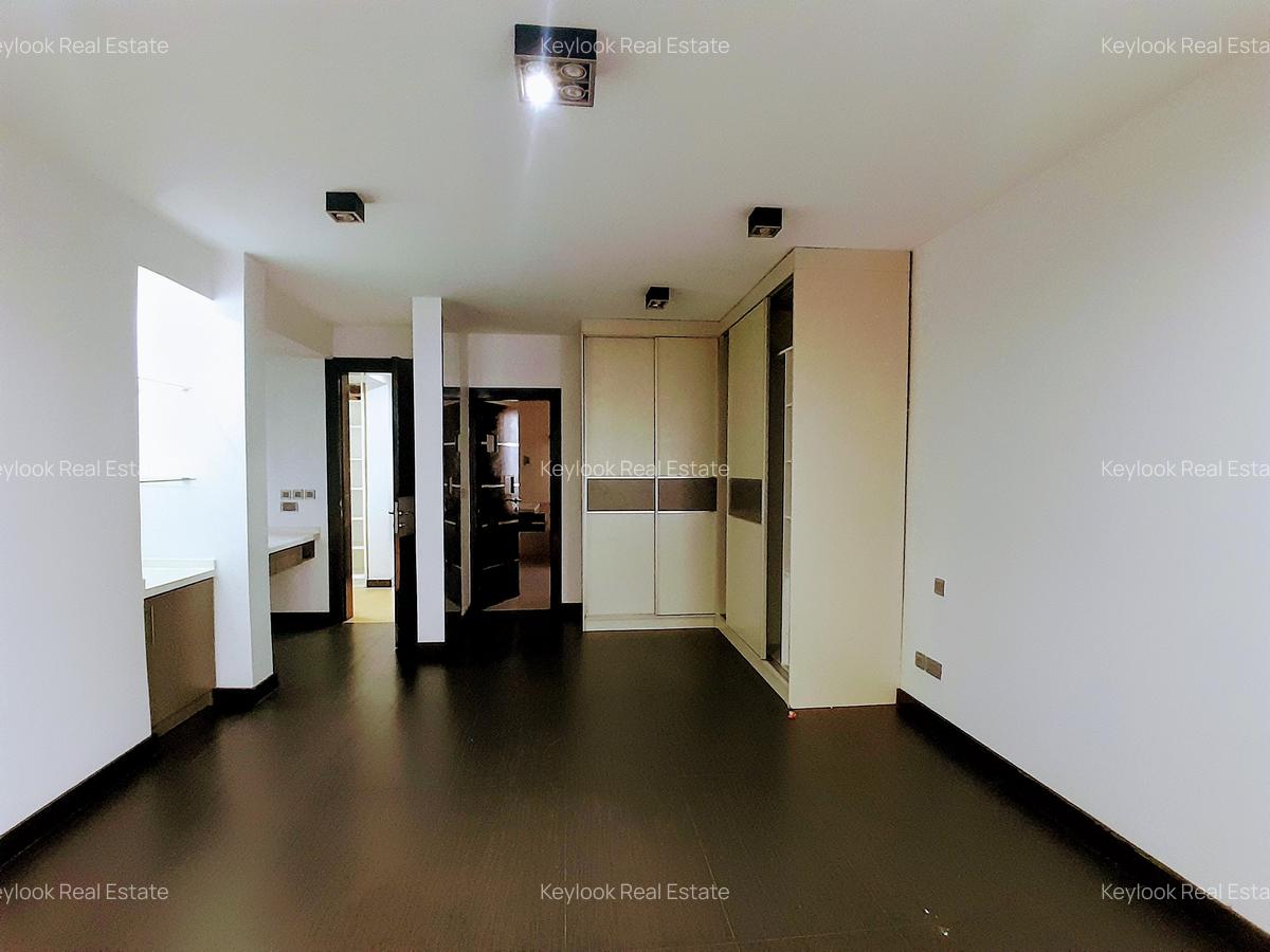 3 Bed Apartment with En Suite at Riverside Drive - 10