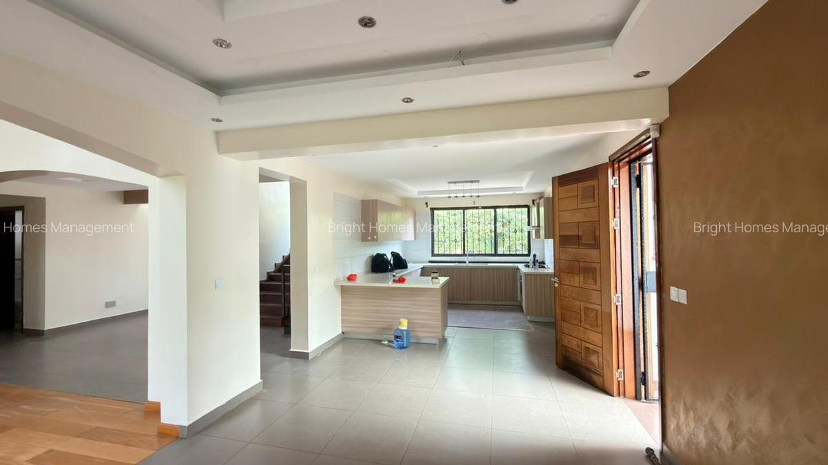 4 Bed Villa with En Suite in Lavington - 6