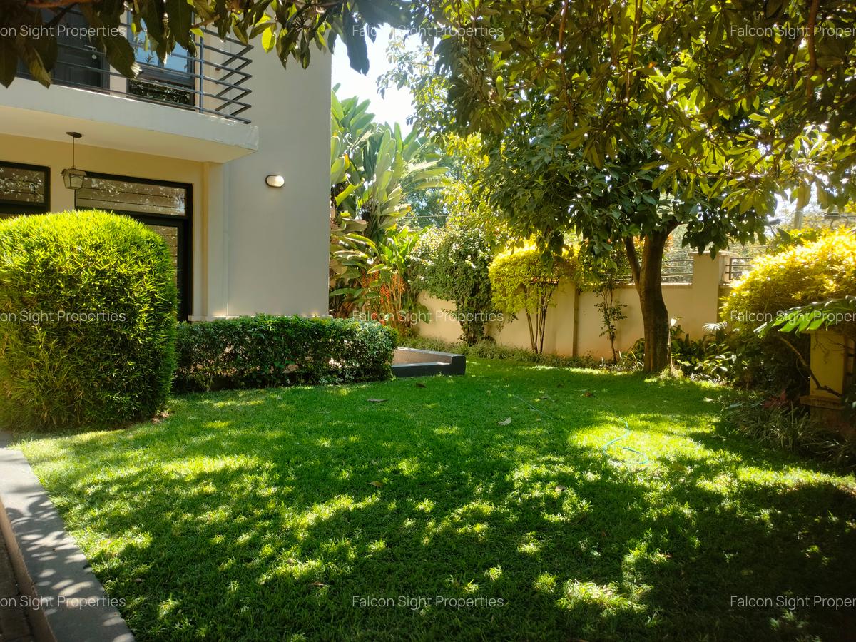 5 Bed Townhouse with Garden at Situated In Ambiance Neighborhood - 5