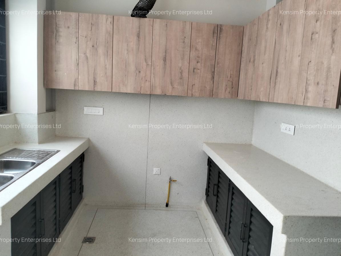 5 Bed Townhouse with En Suite in Brookside - 5