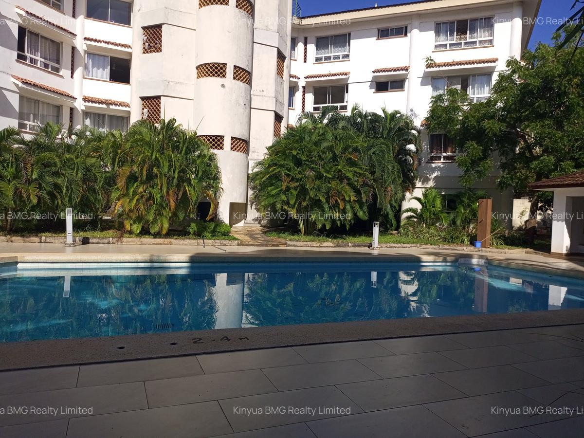 4 Bed Apartment with En Suite at Links Road - 12