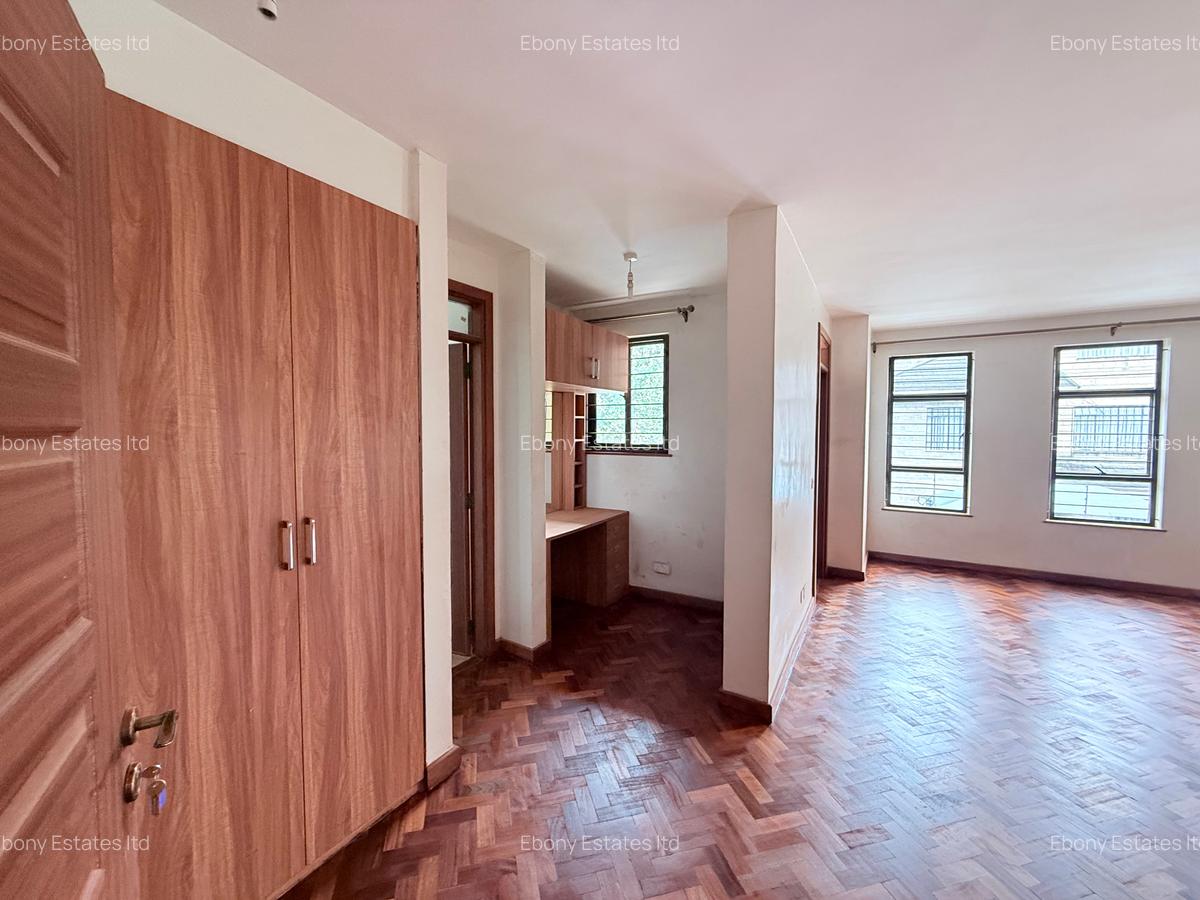 5 Bed Townhouse with En Suite in Lavington - 10