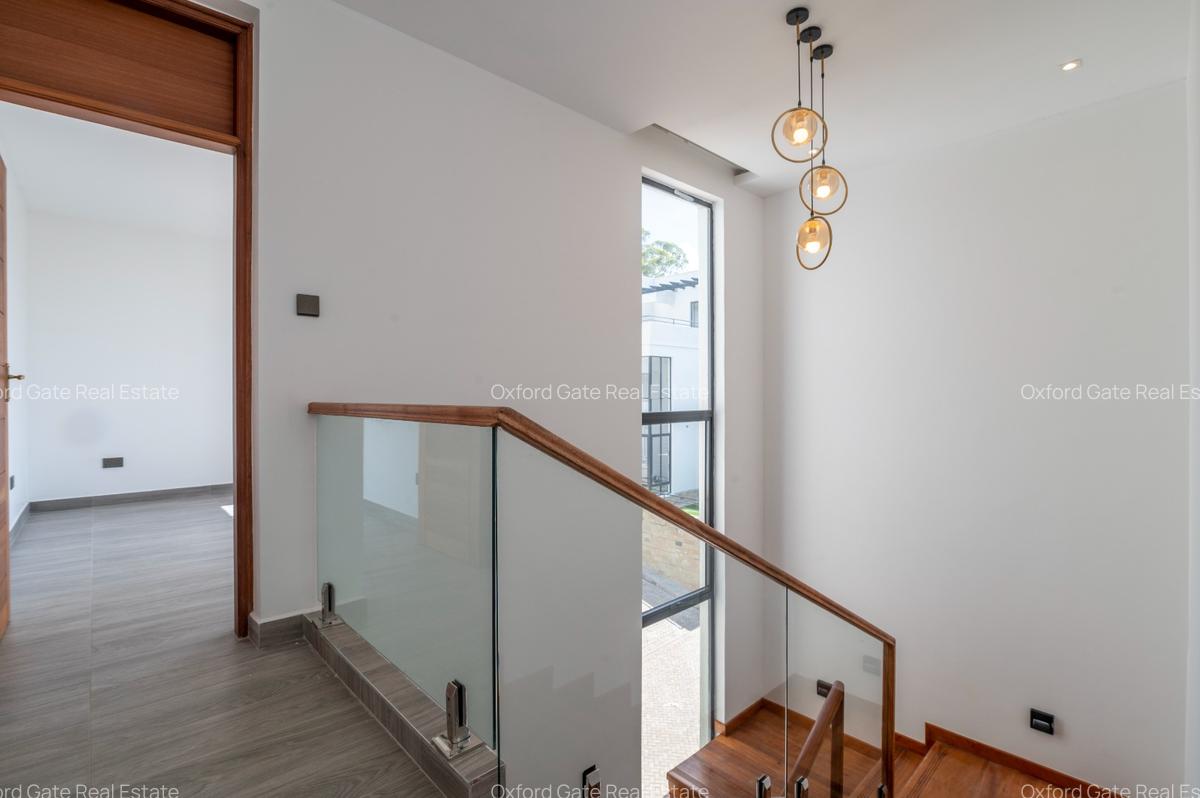 5 Bed Townhouse with En Suite at Lavington - 5