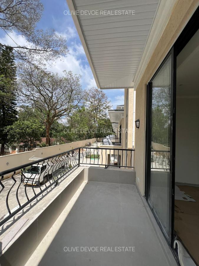 6 Bed Townhouse with En Suite in Lavington - 2