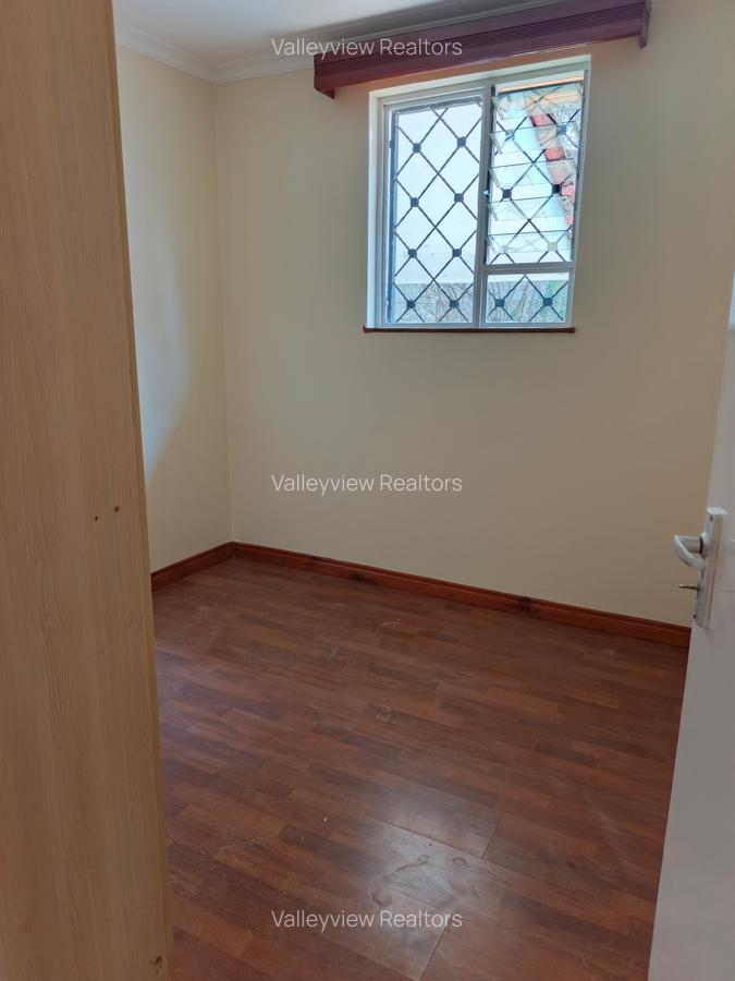 3 Bed Villa with En Suite at Lavington - 14