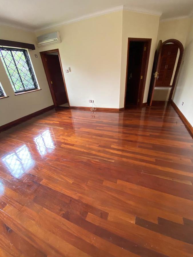 5 Bed Townhouse with En Suite at Lavington - 9