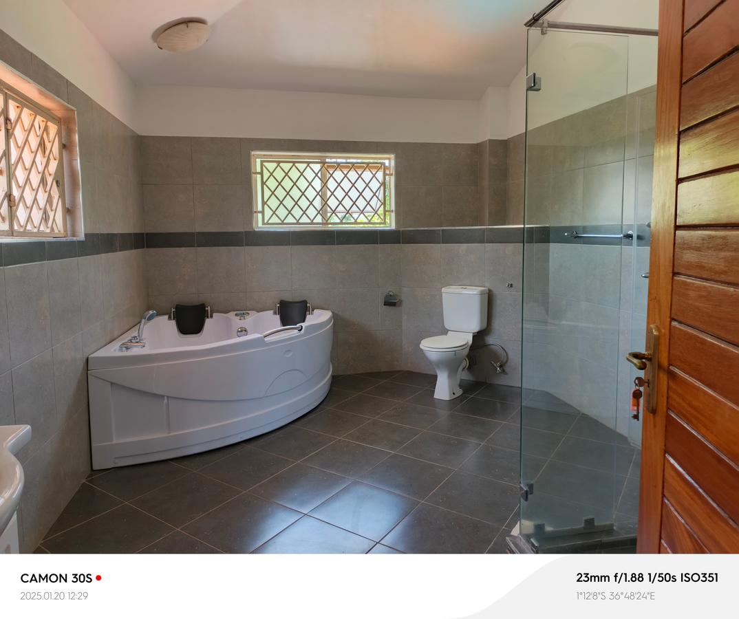 5 Bed House with En Suite in Runda - 13