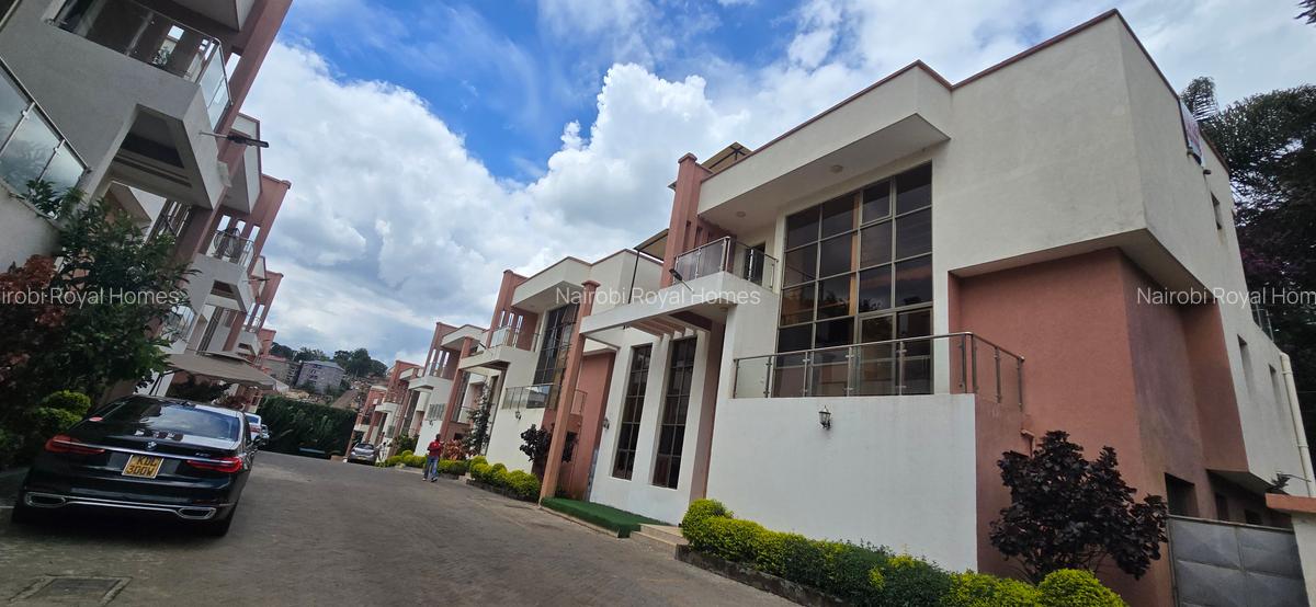 5 Bed Townhouse with En Suite at Lavington Green - 1