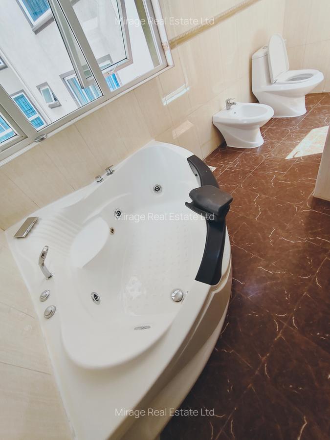 4 Bed Villa with En Suite in Riverside - 9