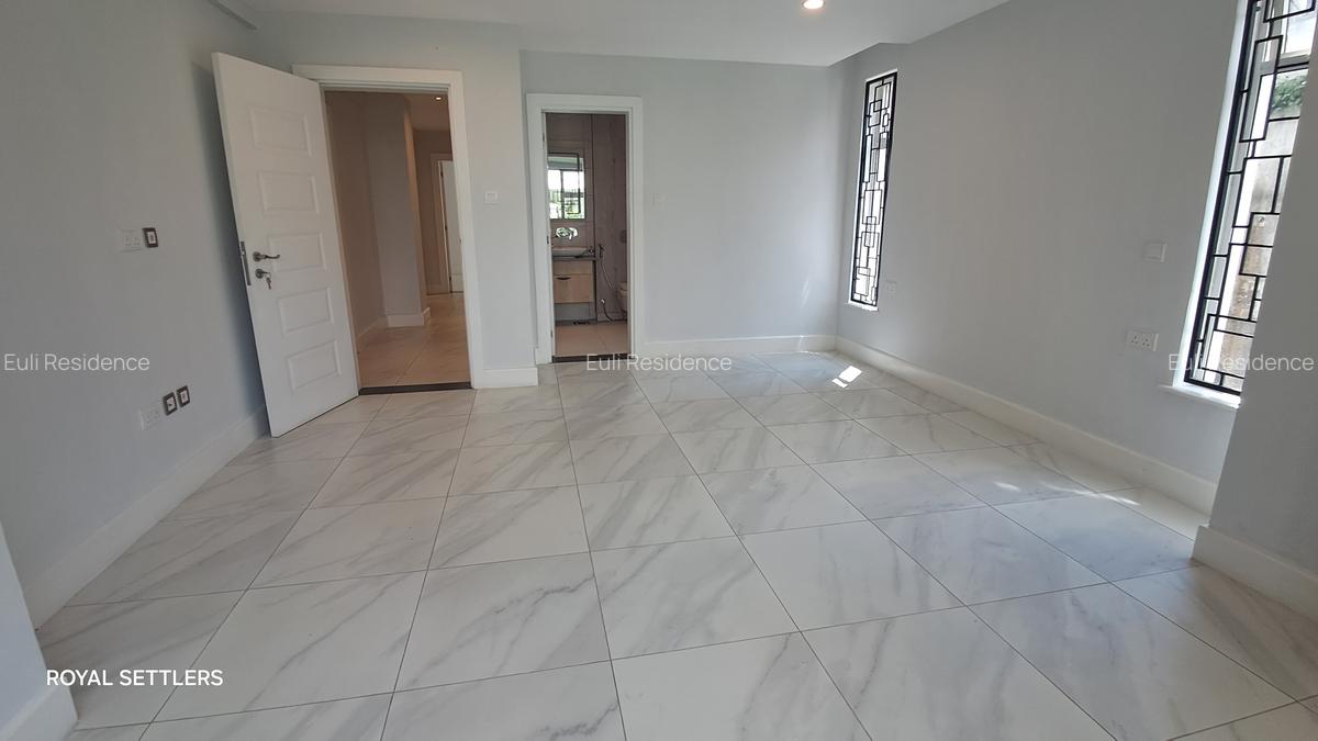 2 Bed Apartment with En Suite at Terrace Close - 5