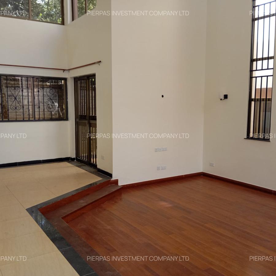 5 Bed Townhouse with En Suite in Lavington - 4