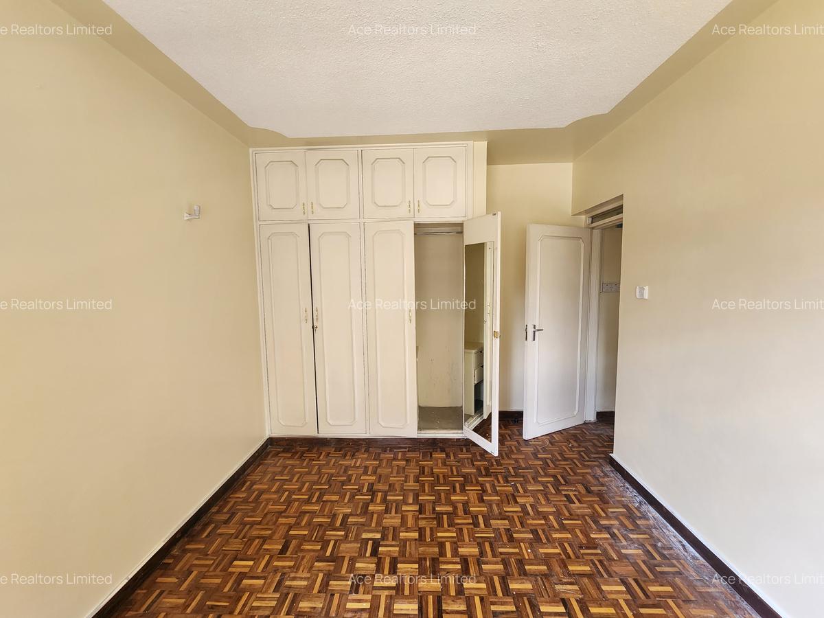 2 Bed Apartment with En Suite at Near Sarit Centre - 13