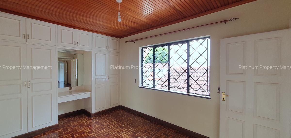 4 Bed House with En Suite at Brookside Gardens - 14