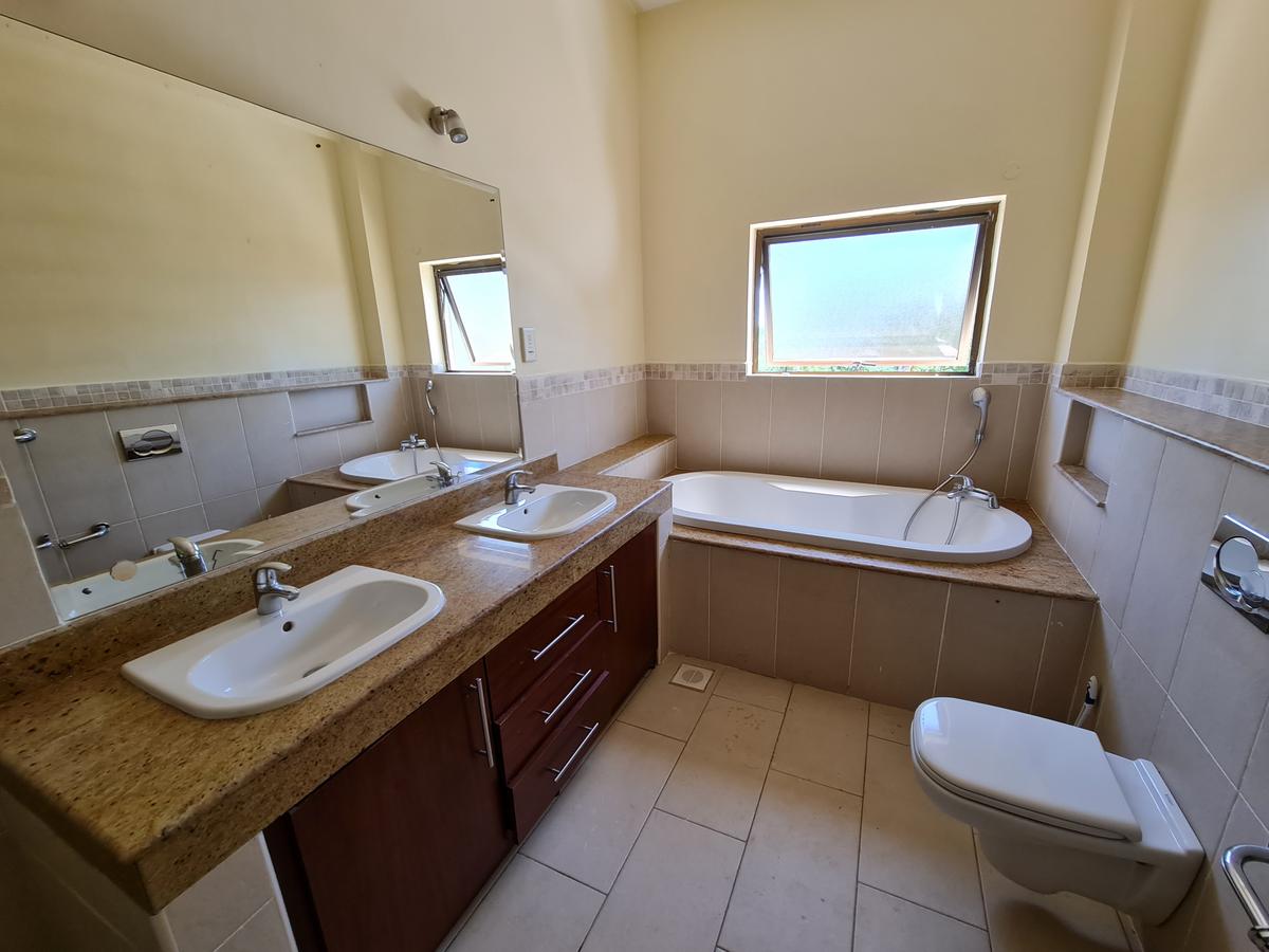 3 Bed Apartment with En Suite in Nyali Area - 13