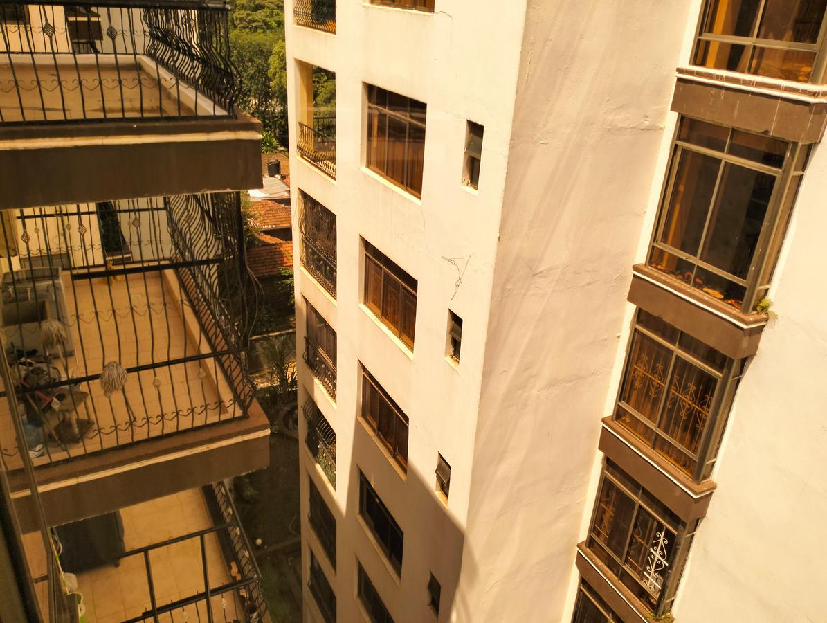 3 Bed Apartment with En Suite in Lavington - 2