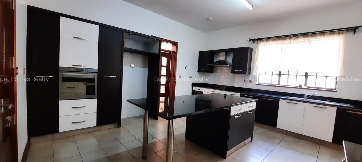5 Bed Townhouse with En Suite in Lavington - 12