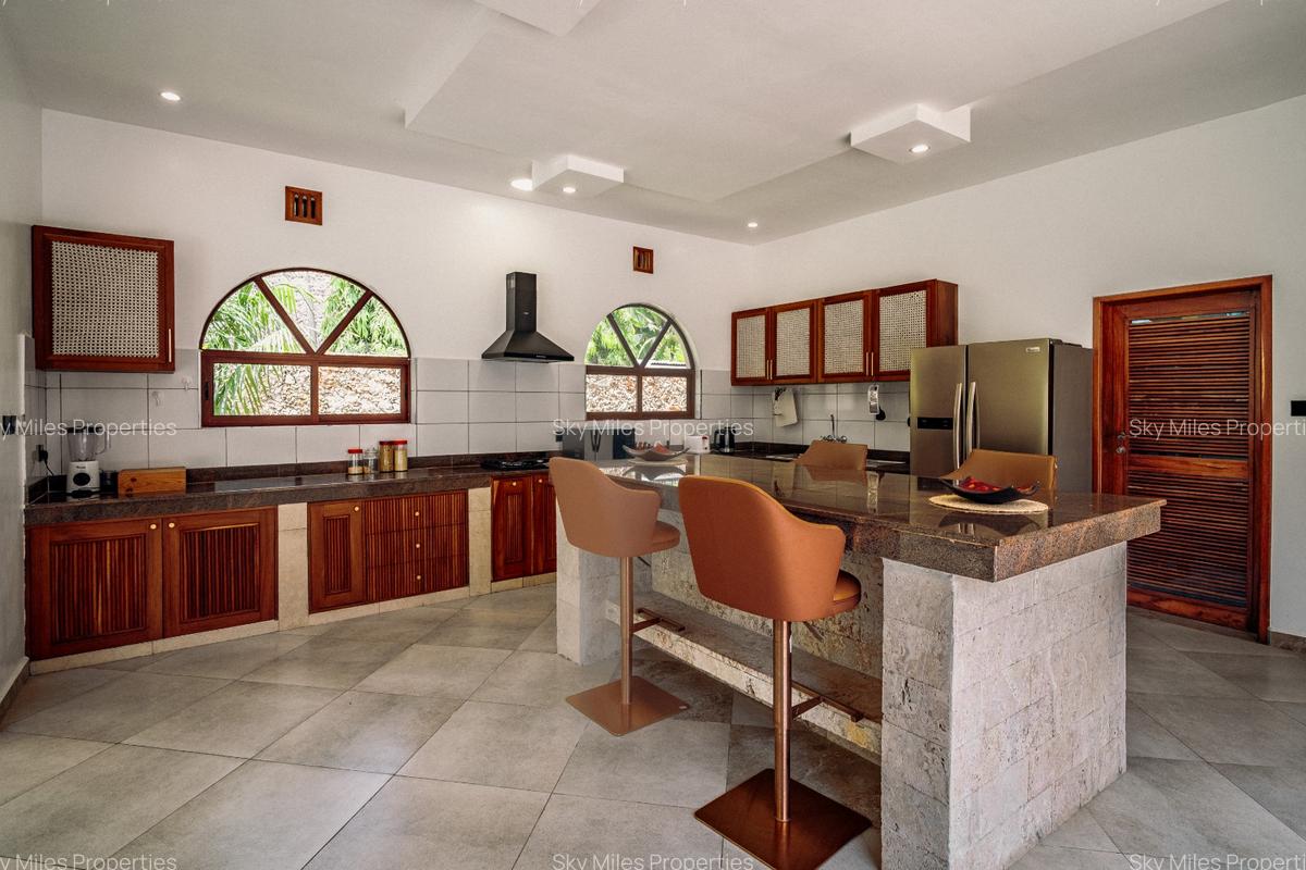 3 Bed Villa with En Suite at La-Marina - 15