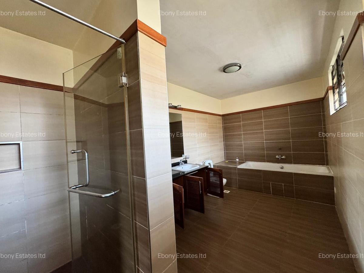 5 Bed Townhouse with En Suite in Lavington - 10