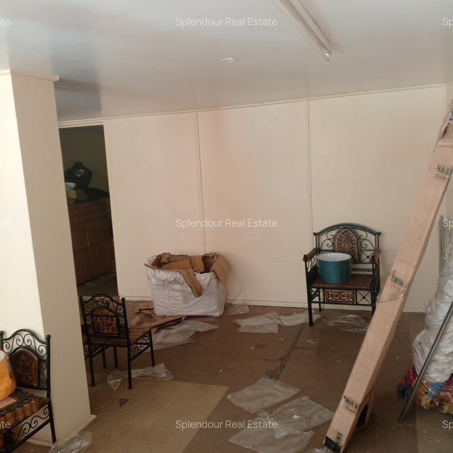 1,200 ft² Commercial Property with Service Charge Included in Parklands - 5