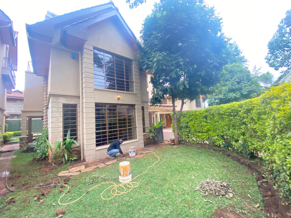 5 Bed Townhouse with En Suite in Lavington - 1