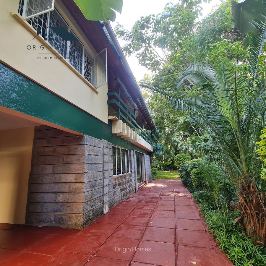 5 Bed House with En Suite at Lavington - 2