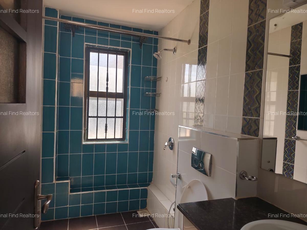 6 Bed House with En Suite in Runda - 17