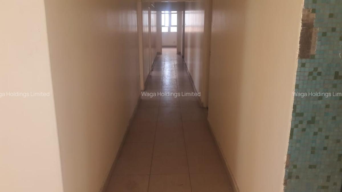 2,800 ft² Commercial Property with Parking at Aga Khan Walk - 5