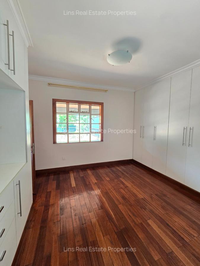 4 Bed House with En Suite in Runda - 10