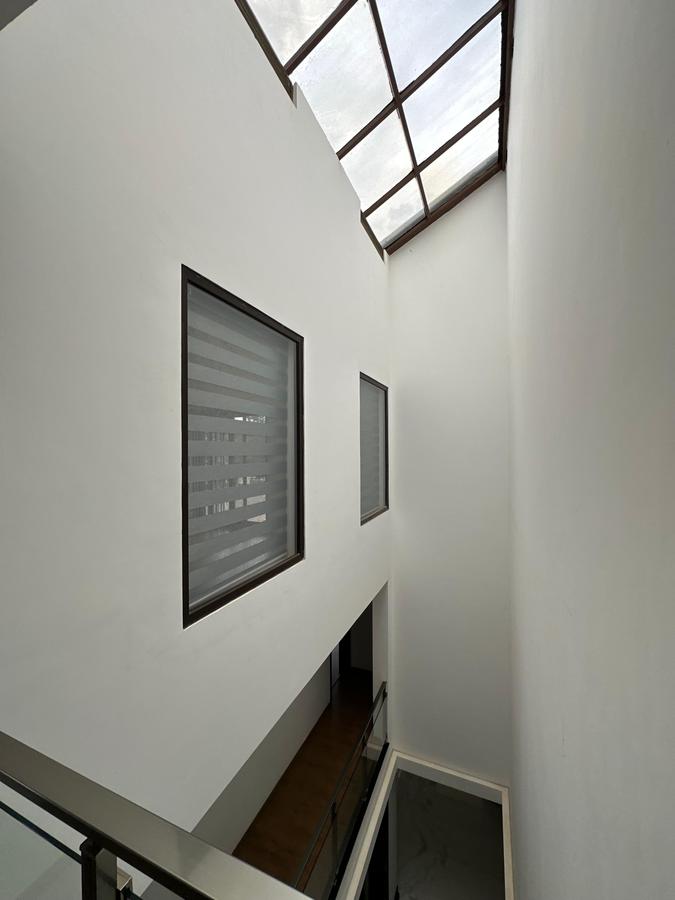 5 Bed Townhouse with En Suite in Westlands Area - 13