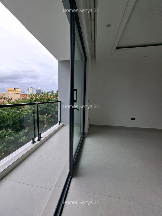 2 Bed Apartment in Brookside - 9