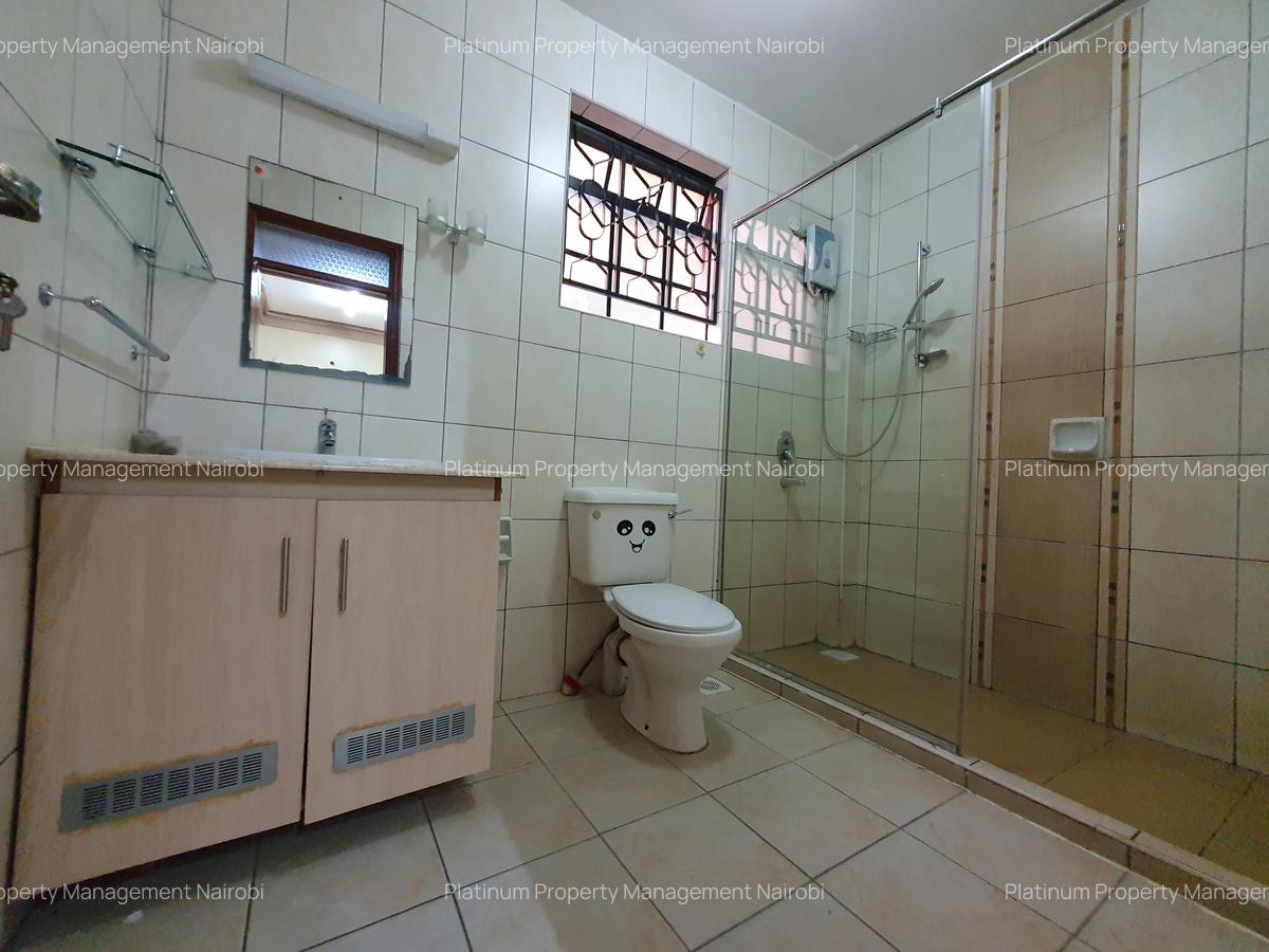 4 Bed Apartment with En Suite at Mpaka Rd - 17