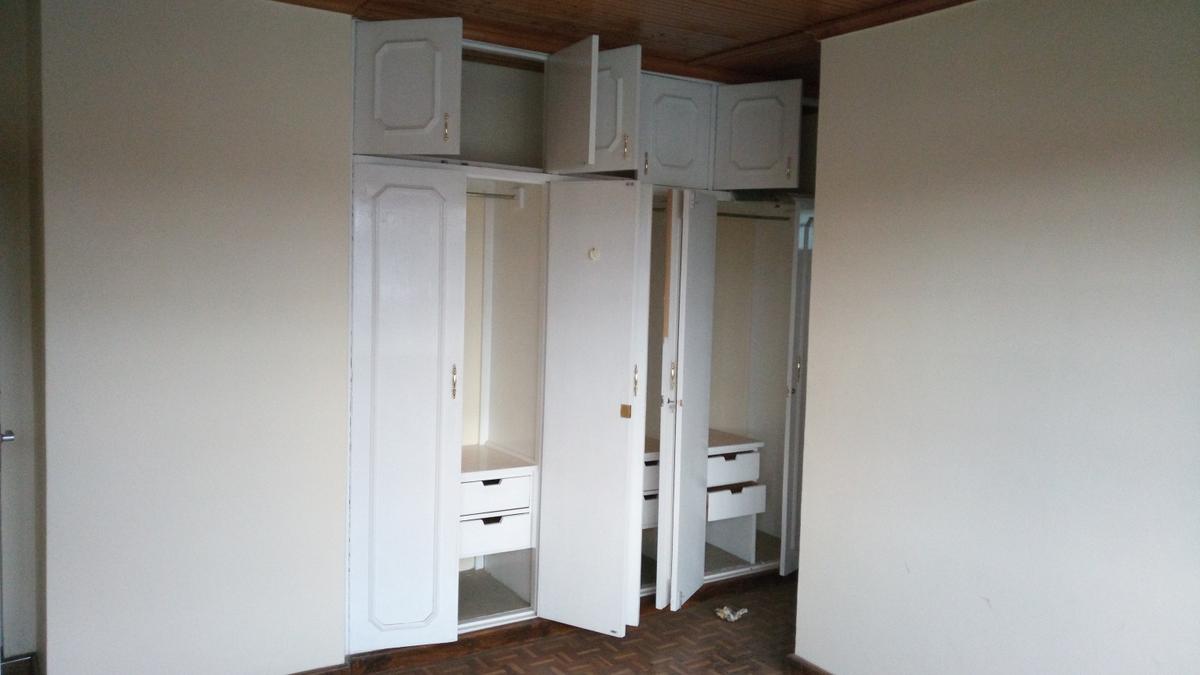 2 Bed Apartment with En Suite at Near Sarit Centre - 13