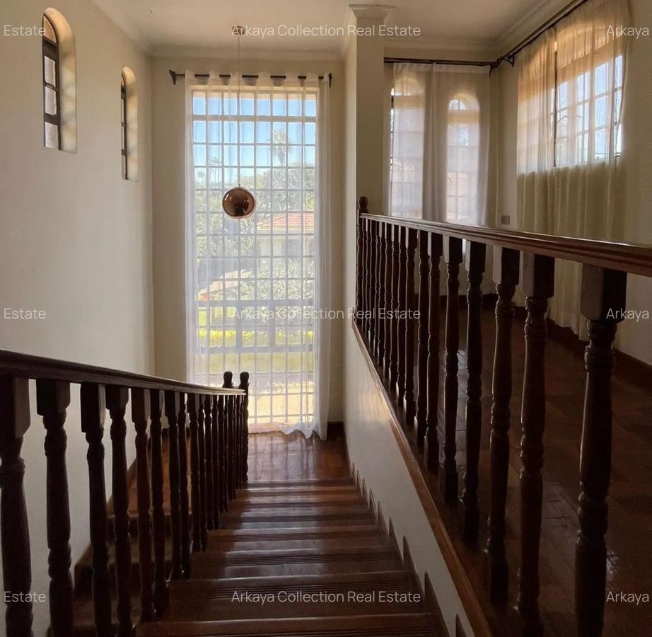 5 Bed House with En Suite in Lavington - 6