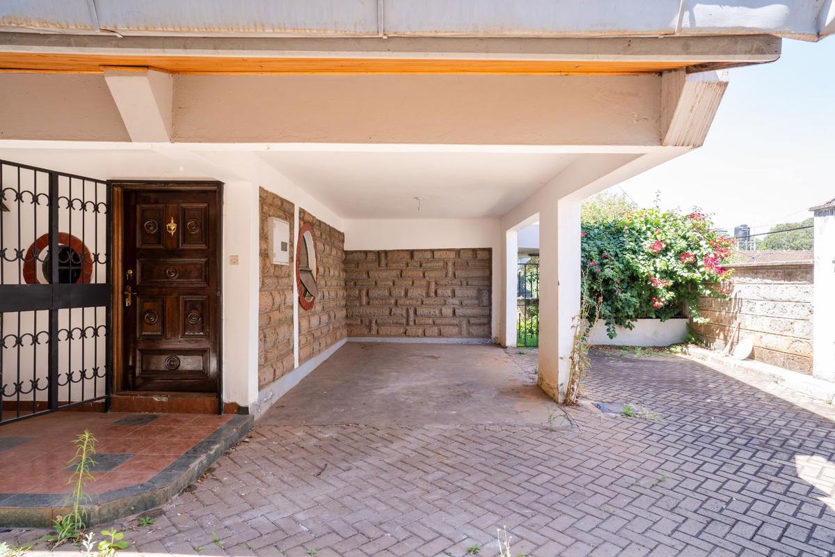 5 Bed House with En Suite in Westlands Area - 2